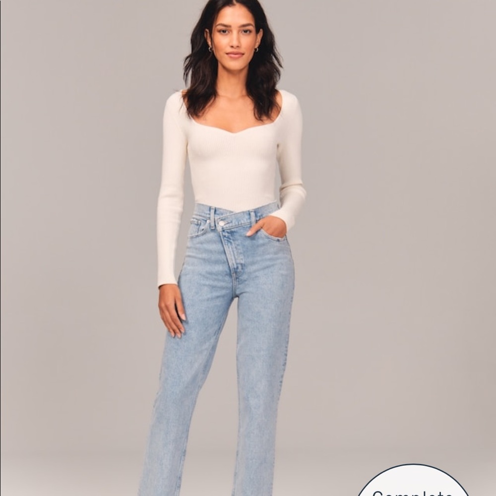Abercrombie & Fitch “Ultra High Rise 90s Jeans” size 6S